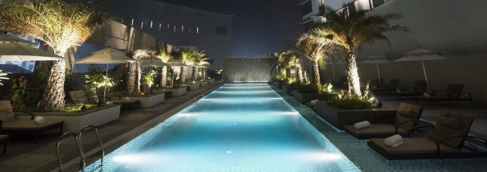 Taj Swarna, Amritsar Hotell Exteriör bild The pool at the hotel