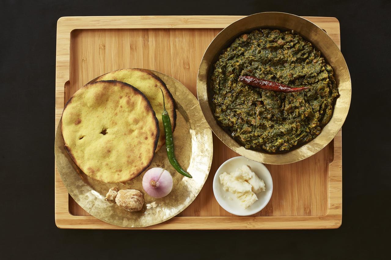 Taj Swarna, Amritsar Hotell Exteriör bild A traditional meal of Makha