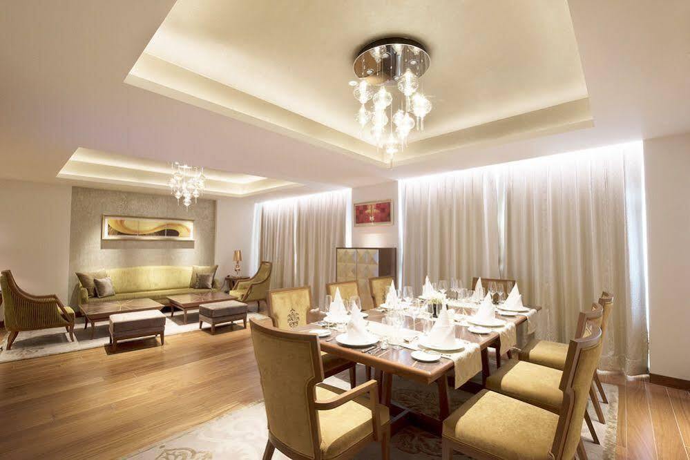 Taj Swarna, Amritsar Hotell Exteriör bild A private dining room at the hotel