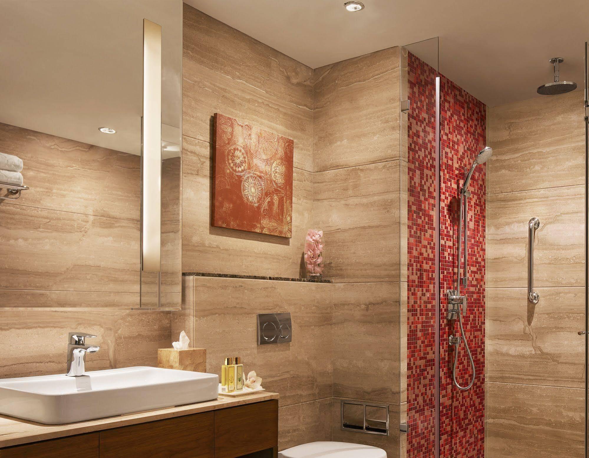 Taj Swarna, Amritsar Hotell Exteriör bild Bathroom