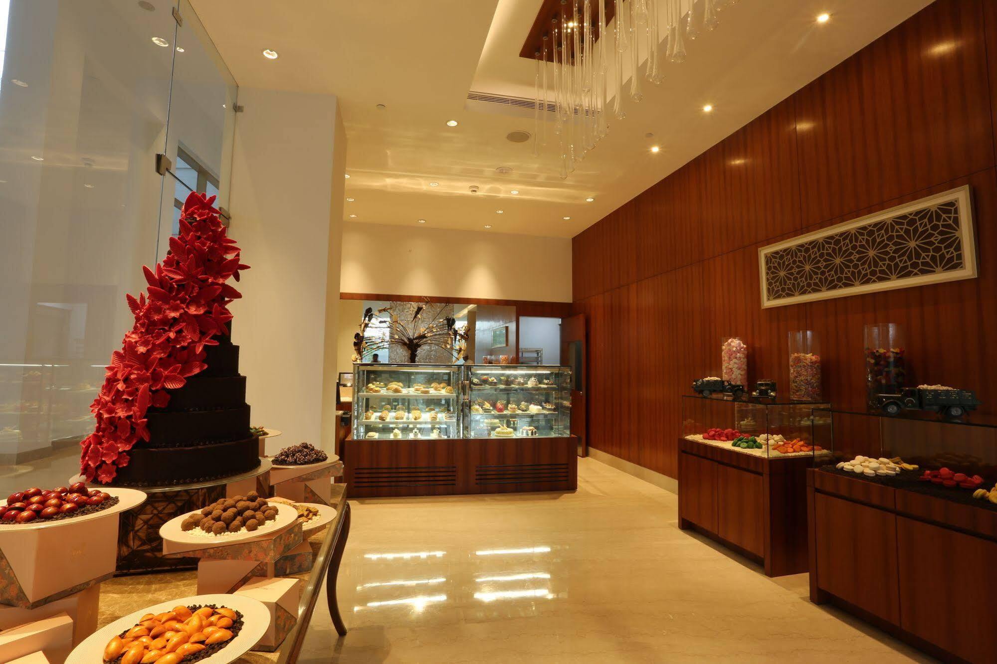Taj Swarna, Amritsar Hotell Exteriör bild The Pastry Shop